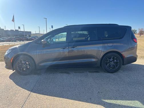2020 Chrysler Pacifica Touring L