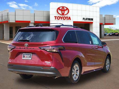 Ruby Flare Pearl 2026 Toyota Sienna XLE