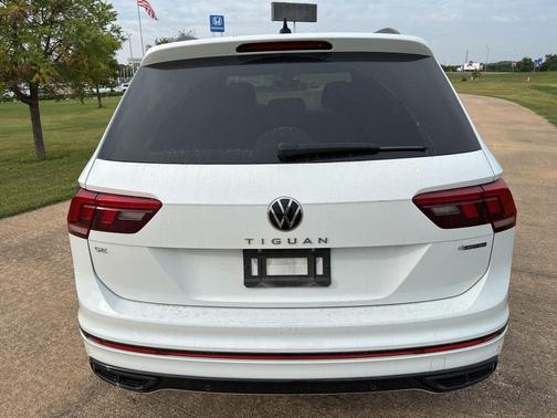 2022 Volkswagen Tiguan 2.0T SE R-Line Black 4MOTION