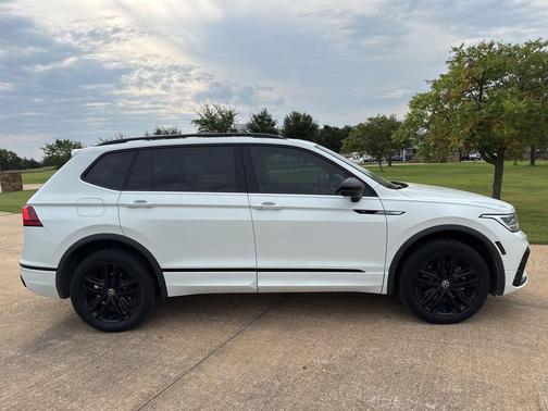 2022 Volkswagen Tiguan 2.0T SE R-Line Black 4MOTION