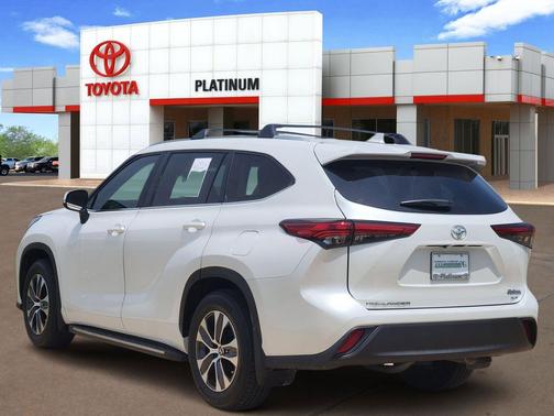 Wind Chill Pearl 2023 Toyota Highlander XLE