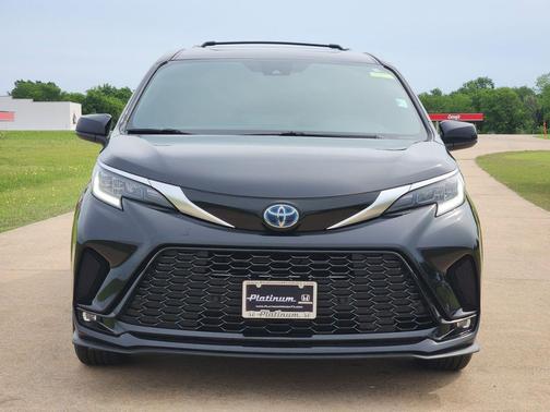 Midnight Black Metallic 2021 Toyota Sienna XSE 7 Passenger