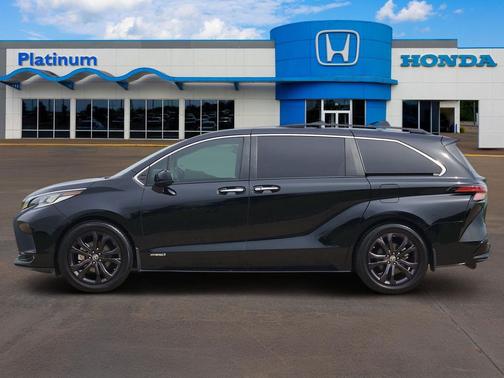 Midnight Black Metallic 2021 Toyota Sienna XSE 7 Passenger