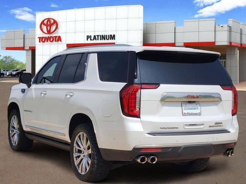 White Frost Tricoat 2023 GMC Yukon Denali
