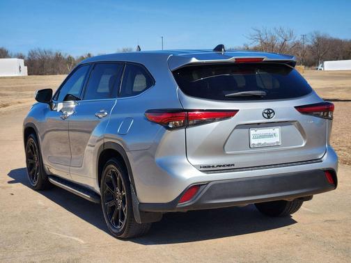 2022 Toyota Highlander L