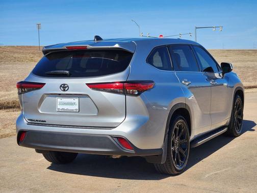 2022 Toyota Highlander L
