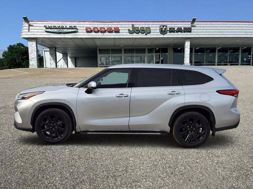 2022 Toyota Highlander L