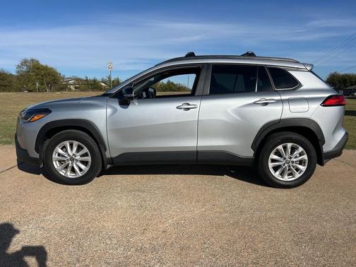 2025 Toyota Corolla Cross LE