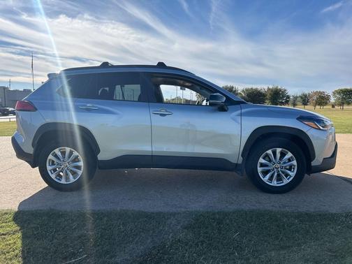 2025 Toyota Corolla Cross LE