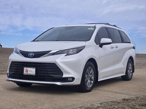 2025 Toyota Sienna XLE