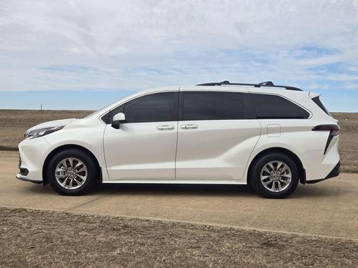 2025 Toyota Sienna XLE