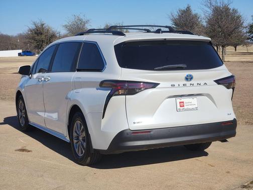 2025 Toyota Sienna XLE