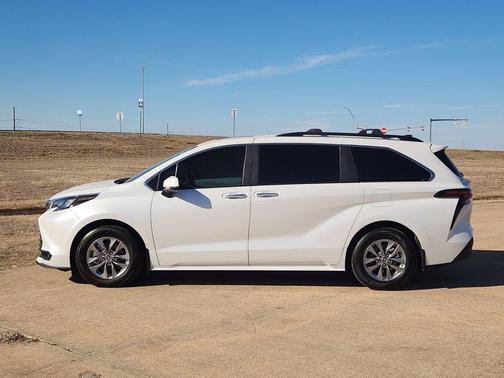 2025 Toyota Sienna XLE