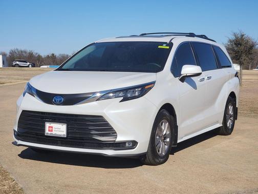 2025 Toyota Sienna XLE