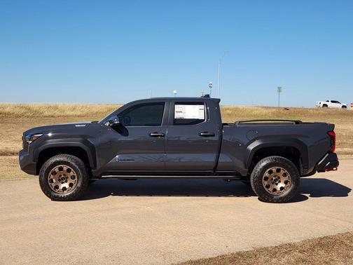 2025 Toyota Tacoma Hybrid Trailhunter