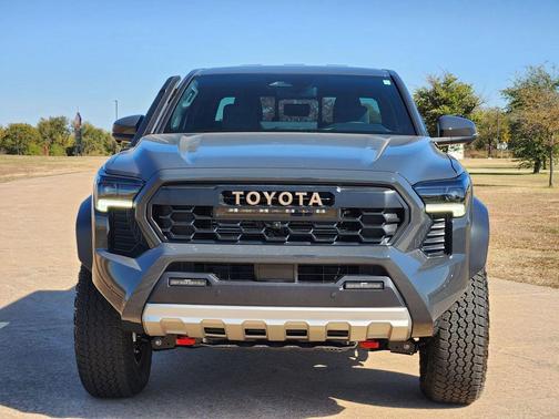 2025 Toyota Tacoma Hybrid Trailhunter