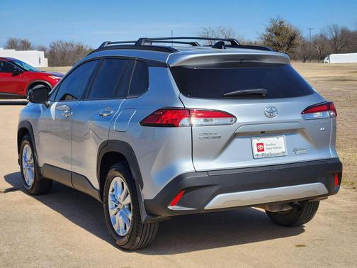 2025 Toyota Corolla Cross LE