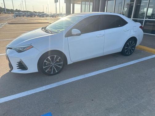 Super White 2018 Toyota Corolla SE