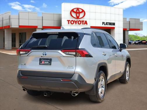 2022 Toyota RAV4 Hybrid XLE