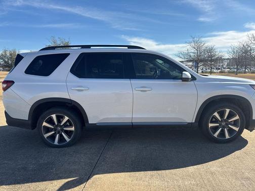 2024 Honda Pilot Touring 8-Passenger