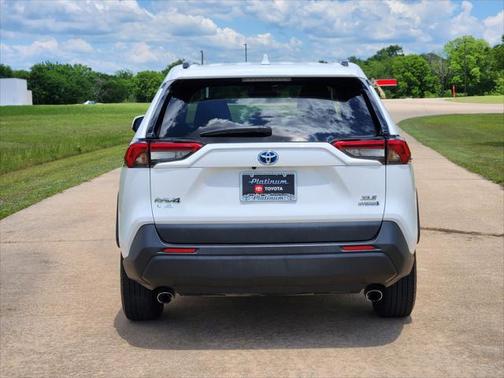 2021 Toyota RAV4 Hybrid XLE