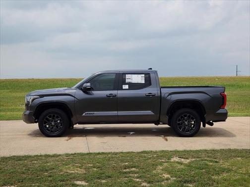 2025 Toyota Tundra Hybrid Platinum