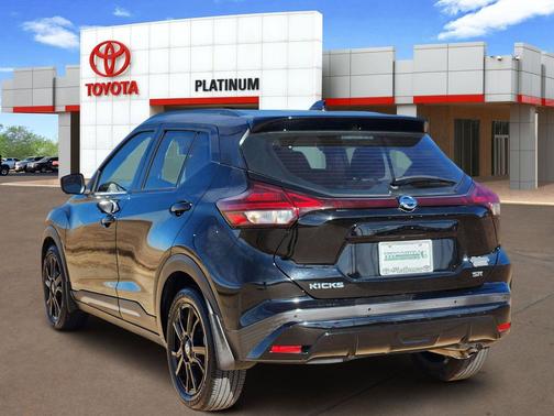 2021 Nissan Kicks SR