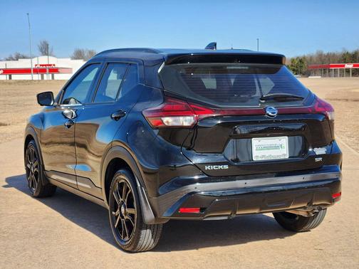 2021 Nissan Kicks SR