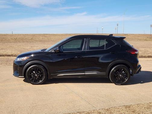 2021 Nissan Kicks SR