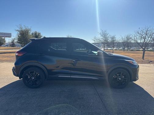 2021 Nissan Kicks SR