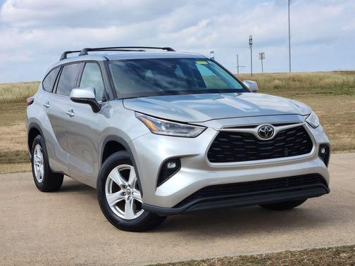 2021 Toyota Highlander LE