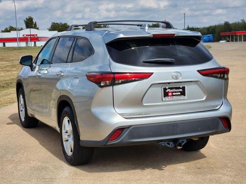 2021 Toyota Highlander LE