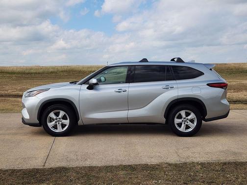 2021 Toyota Highlander LE