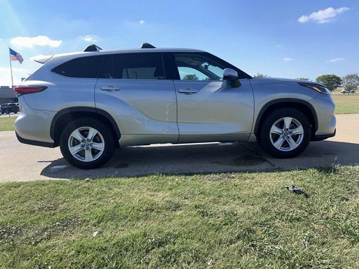 2021 Toyota Highlander LE