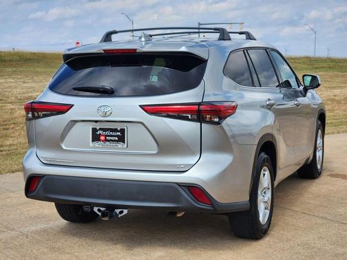 2021 Toyota Highlander LE