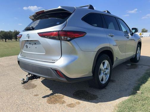 2021 Toyota Highlander LE