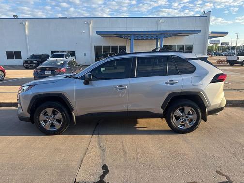 2025 Toyota RAV4 Hybrid LE