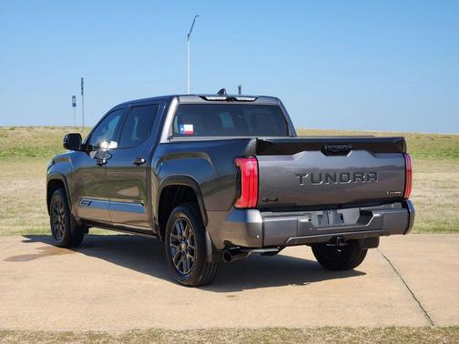 2025 Toyota Tundra Hybrid Platinum