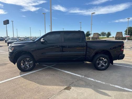 Diamond Black Crystal Pearlcoat 2022 RAM 1500 Big Horn/Lone Star