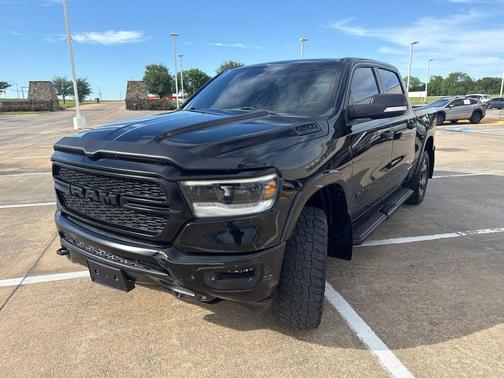 Diamond Black Crystal Pearlcoat 2022 RAM 1500 Big Horn/Lone Star