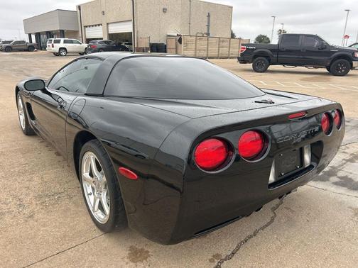 2001 Chevrolet Corvette Base