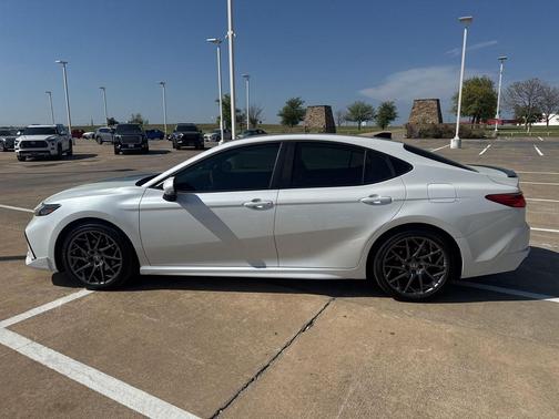 Wind Chill Pearl 2026 Toyota Camry XSE