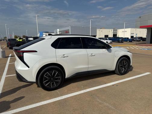 Wind Chill Pearl 2026 Toyota bZ XLE