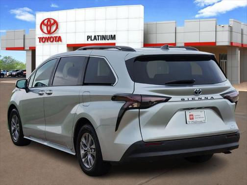 2024 Toyota Sienna XLE 8 Passenger