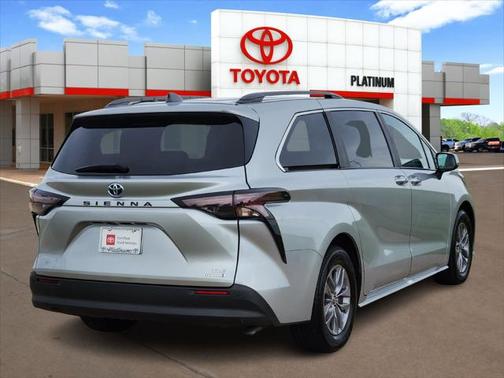 2024 Toyota Sienna XLE 8 Passenger