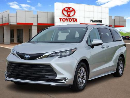 2024 Toyota Sienna XLE 8 Passenger
