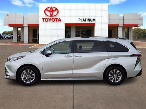 2024 Toyota Sienna XLE 8 Passenger