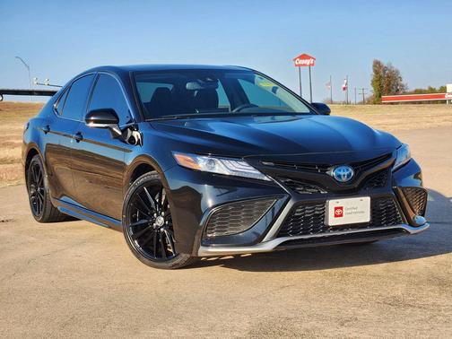 2024 Toyota Camry Hybrid SE