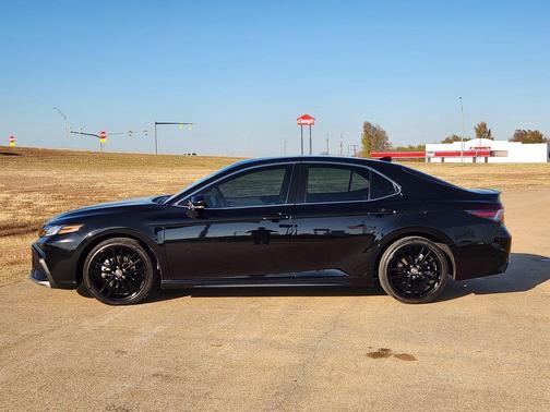 2024 Toyota Camry Hybrid SE