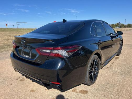 2024 Toyota Camry Hybrid SE